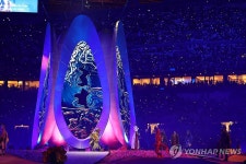 동화를 옮겨 놓은 것 같은 개막공연