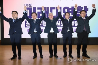 인사하는 미래대연합 공동추진위원장