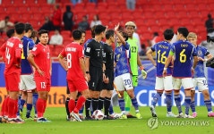 승리 자축하는 일본