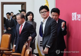 비대위회의 참석하는 한동훈 비상대책위원장