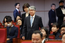 박종문 헌재 사무처장 퇴임식 입장하는 이종석 헌재소장