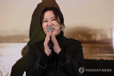 질문에 답하는 김금순