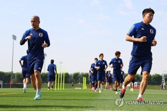 준비운동하는 일본 대표팀