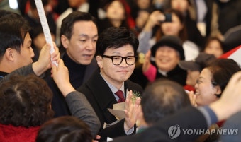 입장하는 한동훈 비상대책위원장