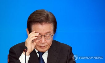 생각에 잠긴 이재명 대표