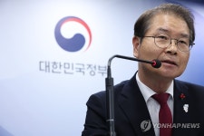 민생토론회 금융 부문 결과 브리핑하는 이정식 장관