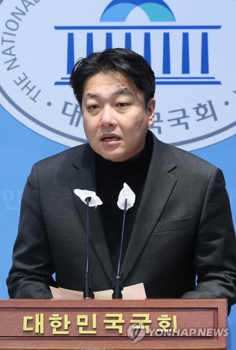 노동시간 제도 개선 정책발표 하는 새로운선택 조성주 공동대표