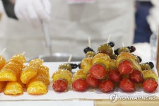 과일에 설탕물 묻힌 탕후루