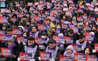 특별법 공포 촉구하는 집회 참가자들