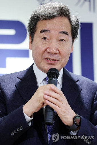 광주 청년들 만나 발언하는 이낙연 위원장