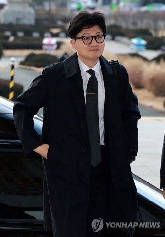 출근하는 한동훈 비대위원장