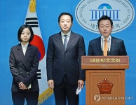 검찰 개혁 관련 정책 발표하는 김용남 정책위의장