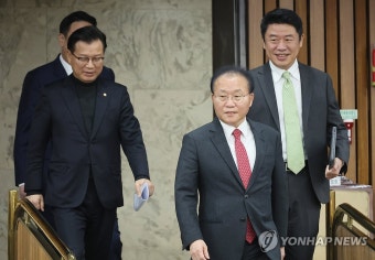 원내대책회의 참석하는 윤재옥 원내대표