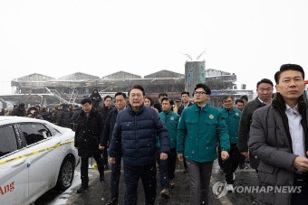 윤석열 대통령과 한동훈 비대위원장, 함께 서천 시장 화재현장 점검
