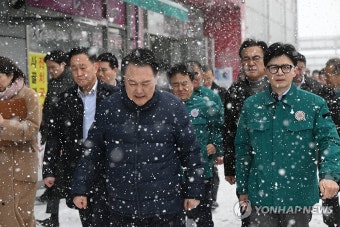 윤석열 대통령과 한동훈 비대위원장, 함께 서천 시장 화재현장 점검