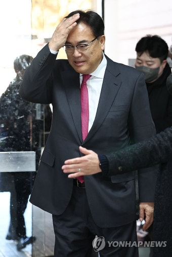 '고 노무현 명예훼손' 정진석 의원 항소심 출석