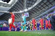 경기장 입장하는 한국 대표팀