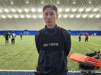 인터뷰하는 지동원