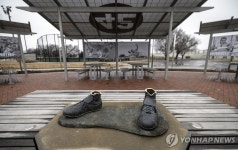 미국 캔자스주에서 MLB 첫 흑인 선수 재키 로빈슨 동상 도난