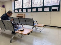 춥고 어딜 가나 돈 공공도서관·구청 찾는 시민들