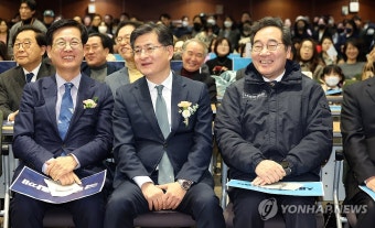 미소 짓는 이낙연 위원장과 박원석 공동대표