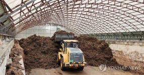 제동목장 퇴비사 분뇨 쌓기 작업