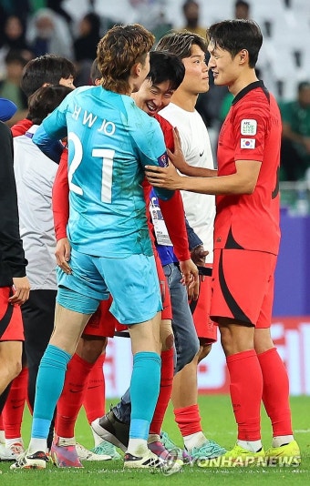 조현우 포옹하는 손흥민