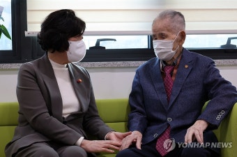 강정애 보훈장관, 설 맞아 이석규 애국지사 위문