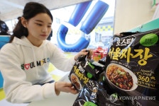 서울시 팝업스토어에 전시된 서울짜장