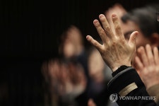 수화 언어로 박수