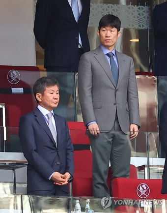 일본-이란 8강전 찾은 박지성-정몽규 회장