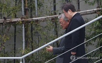 문 전 대통령, 이재명 대표 대화