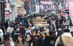 붐비는 명동 거리, 상가 공실률도 회복세