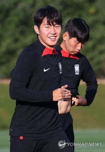 훈련장 달리는 이강인과 홍현석
