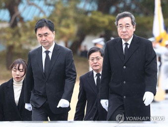 현충원 찾은 새로운미래 이낙연·김종민 대표