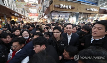 인파 속 한동훈 비대위원장