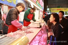 오영주 장관, 대전 도마큰시장 방문
