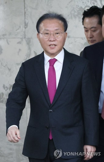 원내대책회의 참석하는 윤재옥 원내대표