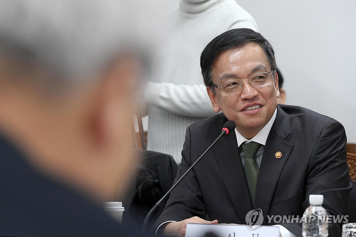 최상목 부총리, 한덕수 대통령 권한대행 탄핵 재고 호소