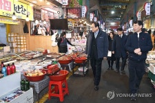 정인교 통상교섭본부장, 논산 화지 중앙시장 방문