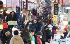설 앞두고 붐비는 재래시장