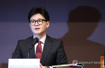 한동훈, 국립서울현충원 참배 후 국민의 마음을 얻어 미래를 함께 나아갈 것