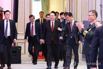 윤석열 대통령, 준장 진급자 삼정검 수여식 참석