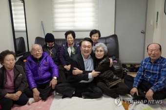 윤석열 대통령, 설 앞두고 미등록 경로당 방문