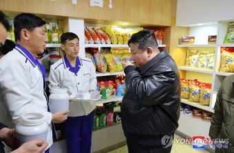북한 김정은, 김화군 공장들 시찰