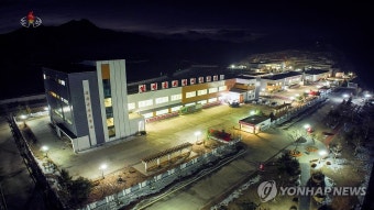 김정은 현지지도한 김화군 지방공업공장 야경