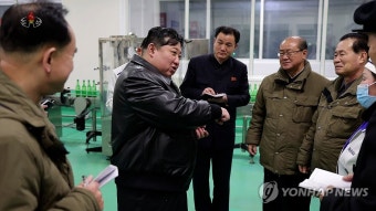 김정은, 김화군 지방공업공장 현지지도