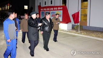 김정은, 김화군 지방공업공장 현지지도