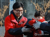 연탄 나눔 봉사 나선 한동훈 비대위원장
