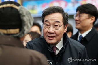 목포 동부시장 찾은 이낙연 공동대표